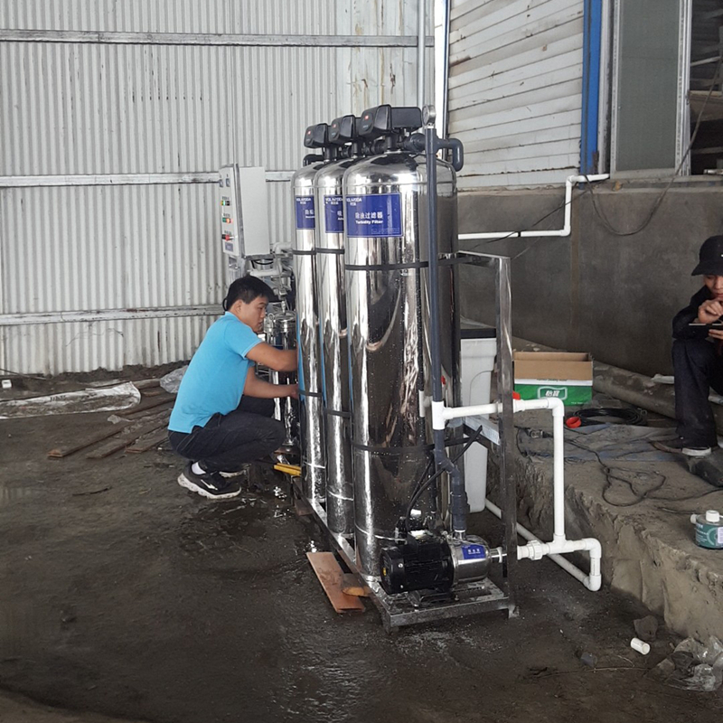 南寧平果縣2噸反滲透純凈水設備安裝現場